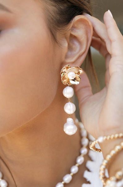 GRADUATING PEARL EARRINGS