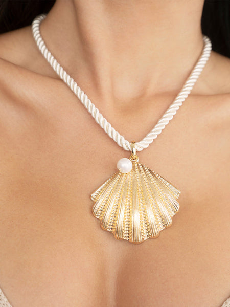 SCALLOP NECKLACE